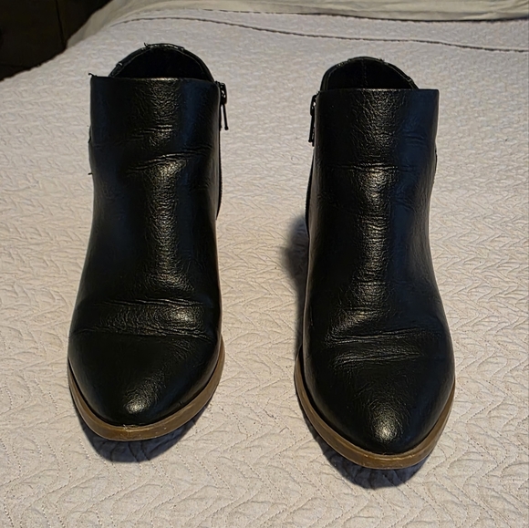 A New Day Faux Leather Booties Side Buckle, Zipper, Size 8 Black Ankle Boots - Picture 9 of 9